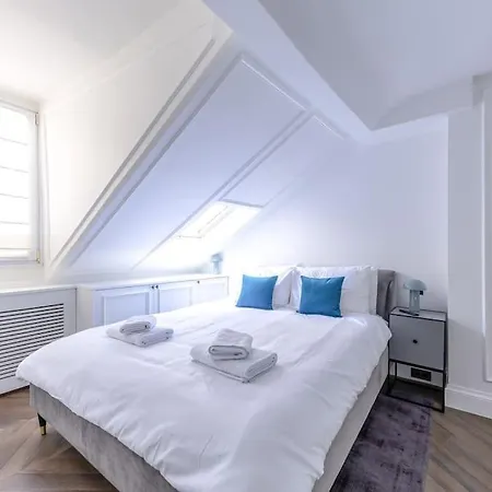 Elysees Gem 2-bedroom Apartment *