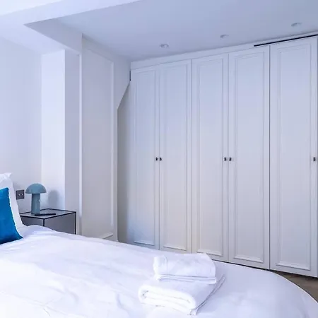 Elysees Gem 2-bedroom *