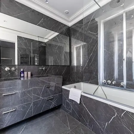 Elysees Gem 2-bedroom * Paris