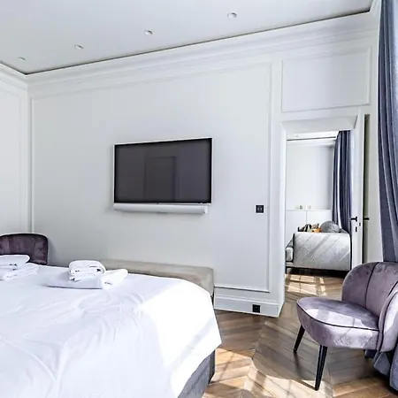 Elysees Gem 2-bedroom Apartment Paris