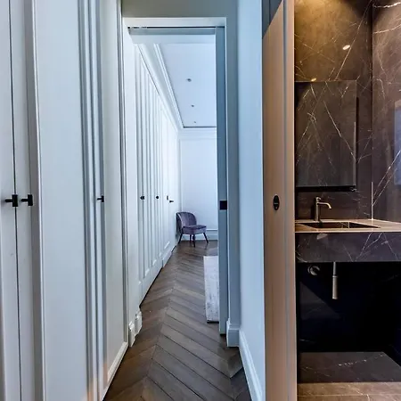 Elysees Gem 2-bedroom *