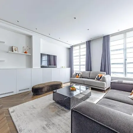 Elysees Gem 2-bedroom Apartment